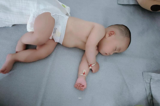 鹤壁五个月宝宝拇指内扣 鹤壁五个月宝宝拇指内扣